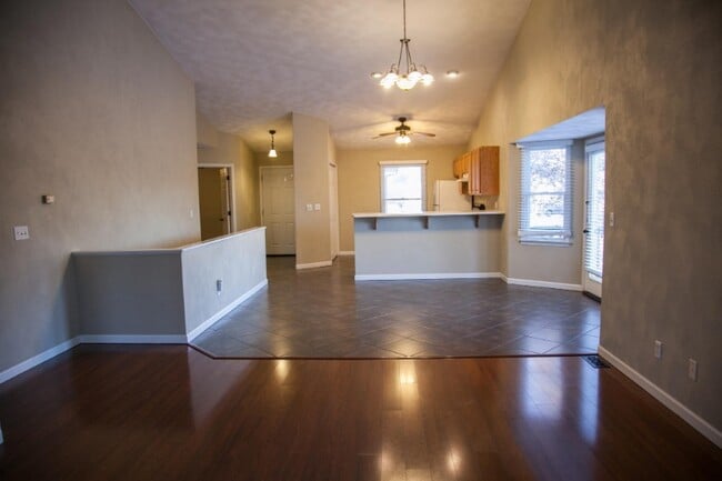 Building Photo - 33 Old Orchard Ln