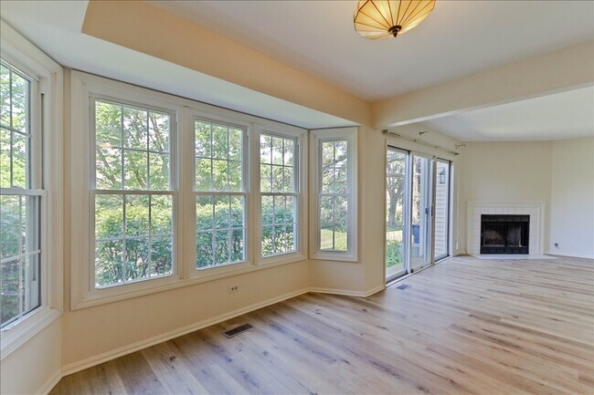Photo - 309 E Theodore Ln