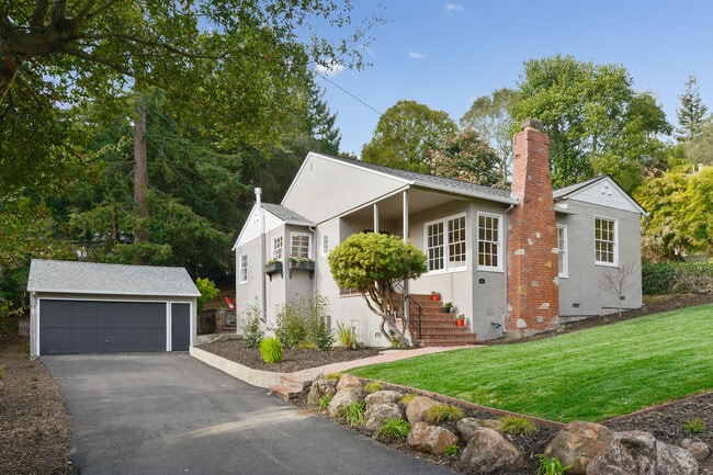 Building Photo - 3 El Gavilan Rd Rental