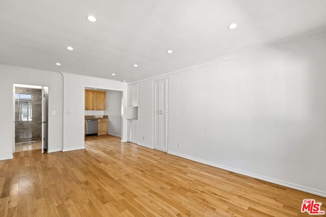 Photo - 1233 N Harper Ave Unit 12