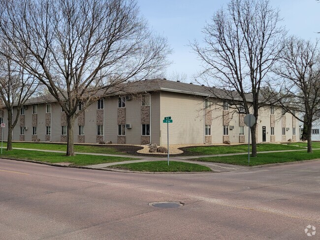 Building Photo - 8th & 8th Apartments Unit 204