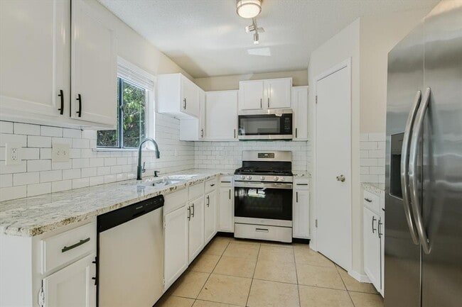 1009 Peggotty Pl