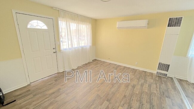 Photo - 317 Pelly Ave N