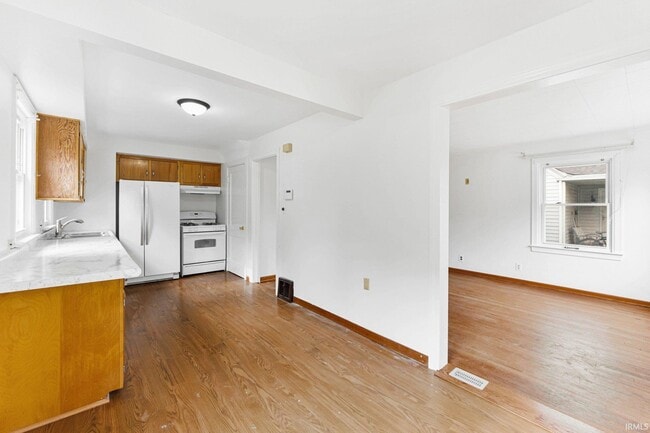 Photo - 470 Charlotte Ave