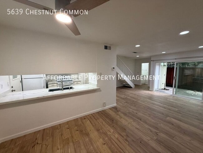 Photo - 5639 Chestnut Common