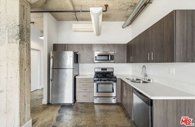 Photo - 825 East 4th St Unidad 507