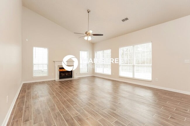 Photo - 3 Bedroom Pet-Friendly Home in ANTIOCH, TN with Main Street Renewal