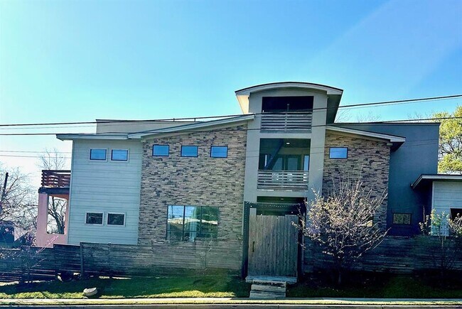 Building Photo - 1814 Maple Ave