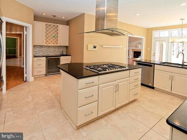 Photo - 1307 Stamford Way