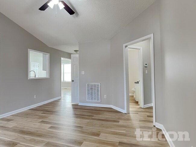 Photo - 121 Quiet Refuge Ln