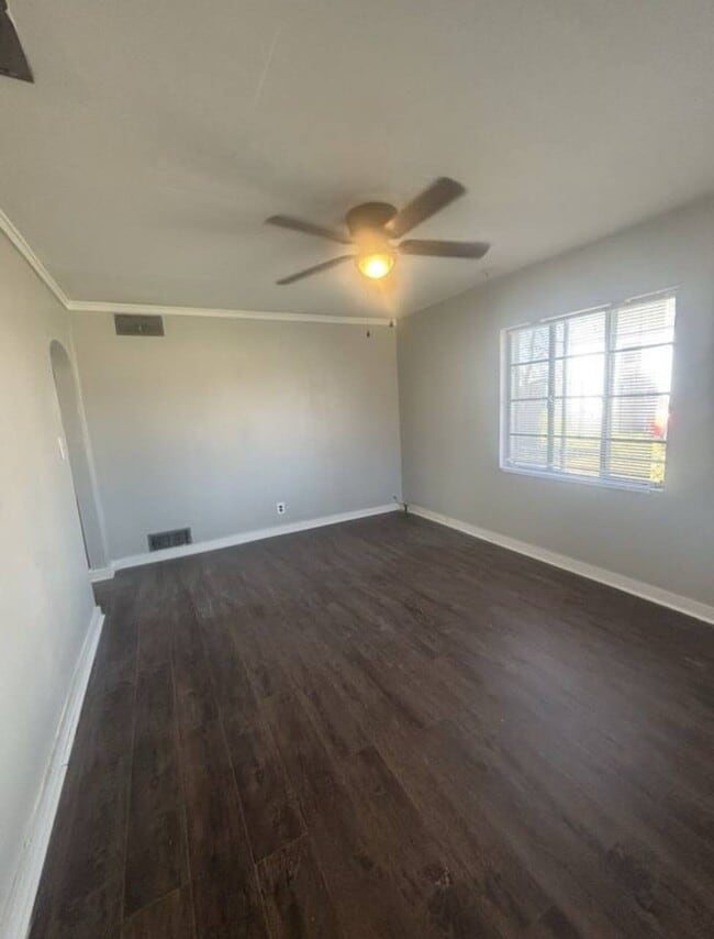 Photo - 1105 W 5th Ave