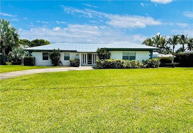 416 SE Naranja Ave