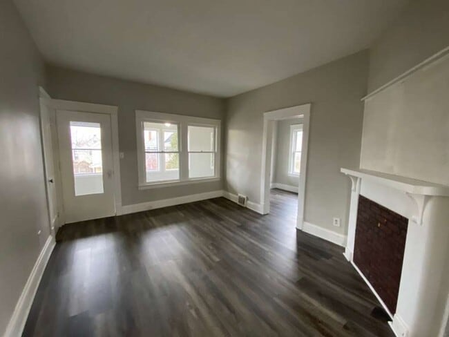 Photo - 7918 Force Ave Unidad 2