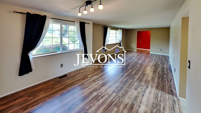 Photo - $900 Rent Credit | 3-bedroom single-family home near Randall Park with access to schools, shoppin...