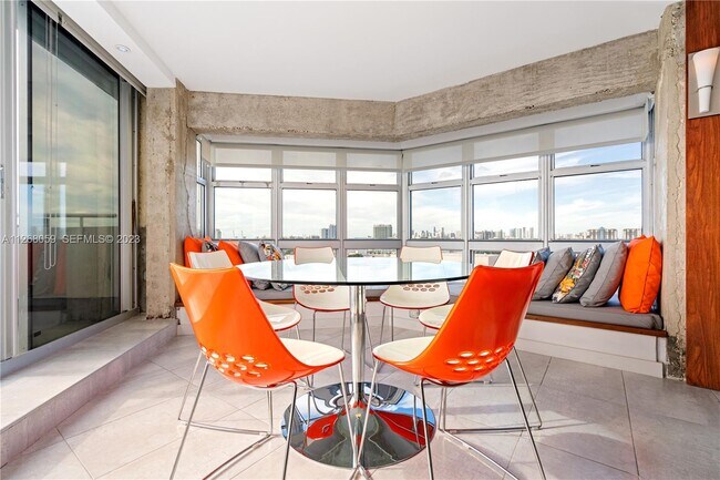 Photo - 1881 Washington Ave Unidad PHG