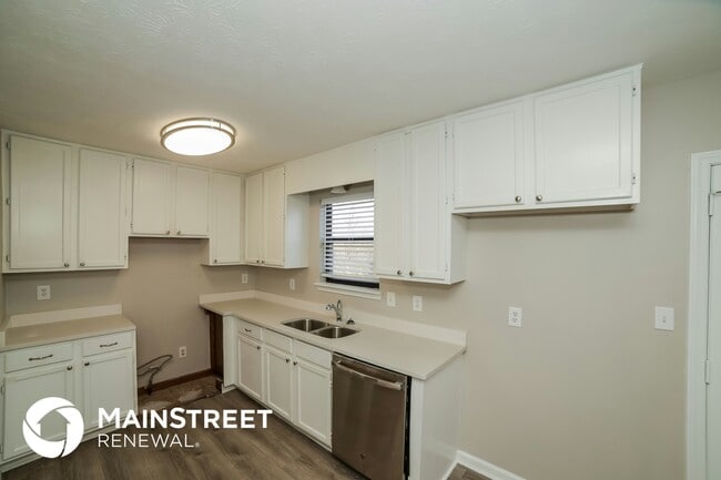 Photo - 499 Woodland St