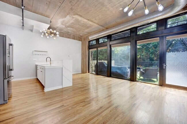 Photo - 1111 W 15th St Unit 113