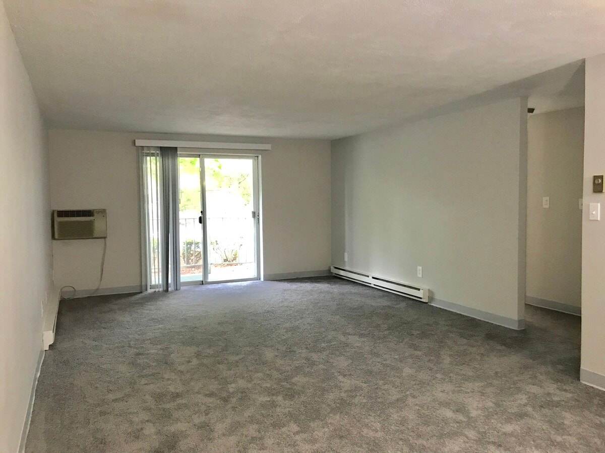 Greentree Condominiums - Greentree Condominiums Unit 301