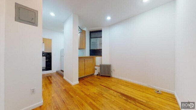 Building Photo - 1 bedroom in Manhattan NY 10003 Unit 8 Rental
