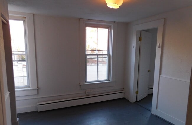 145 King George St