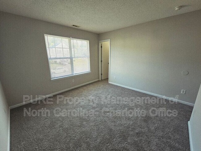 Photo - 3958 Damask Drive