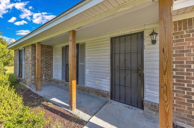 Photo - 701 Southlawn Dr