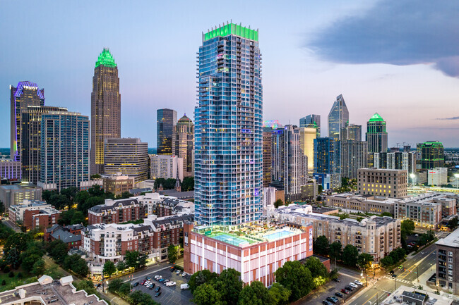 Building Photo - The VUE Charlotte On 5th Rental