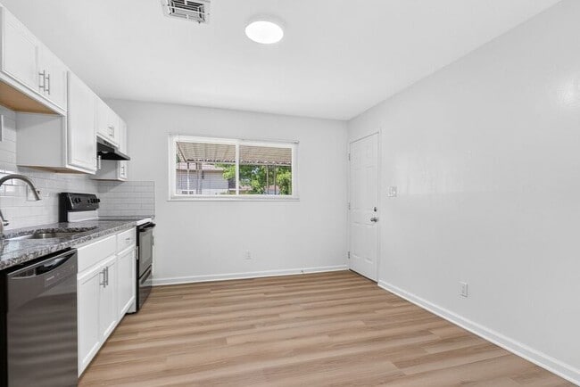 Photo - 5168 Mapleridge Dr