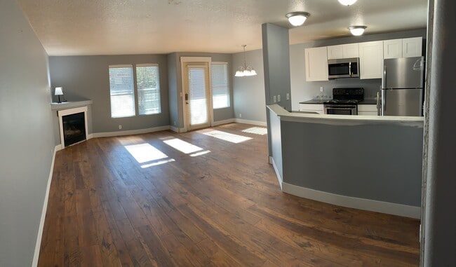Building Photo - 748 NE Oak Place Unit 746 NE Oak Place, Redmond, OR   97756
