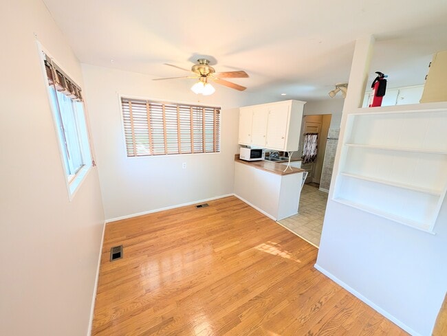 Photo - 2734 Hampshire Rd