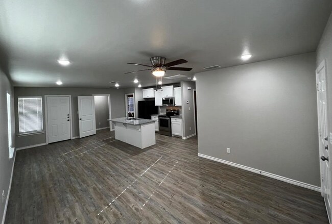 Building Photo - 2632 Hickory Ave