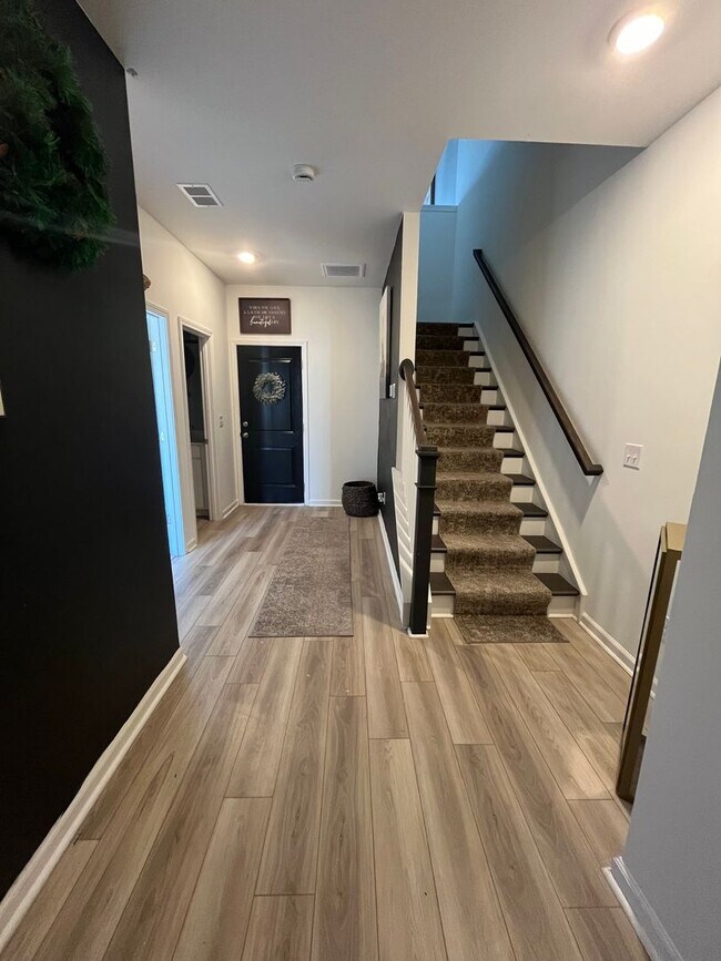 Photo - Tri-level Townhome in Foxbank Plantation