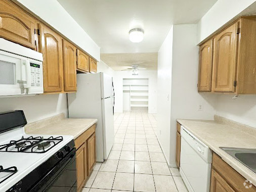 Building Photo - 3Bed/2Bath Duplex at 35th Ave/Cactus! $149... Rental