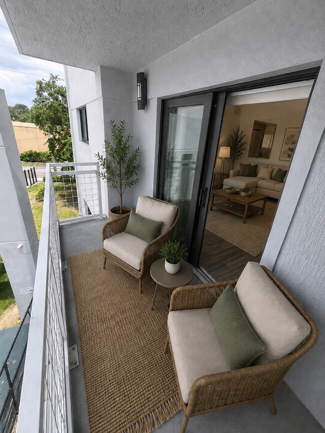 2BD, 1BA - 805SF - Balcony
