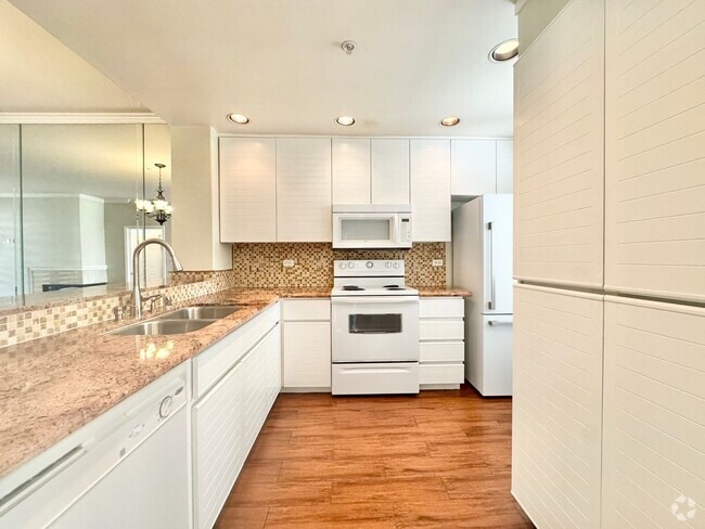 Building Photo - Beautiful 2bd/1ba in Irvine with tons of A... Rental