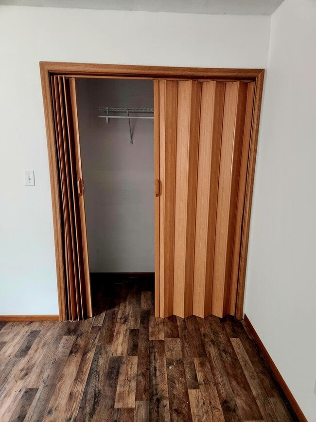 Photo - 1677 Congress Rd