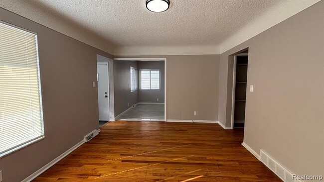 Photo - 28758 Leona St