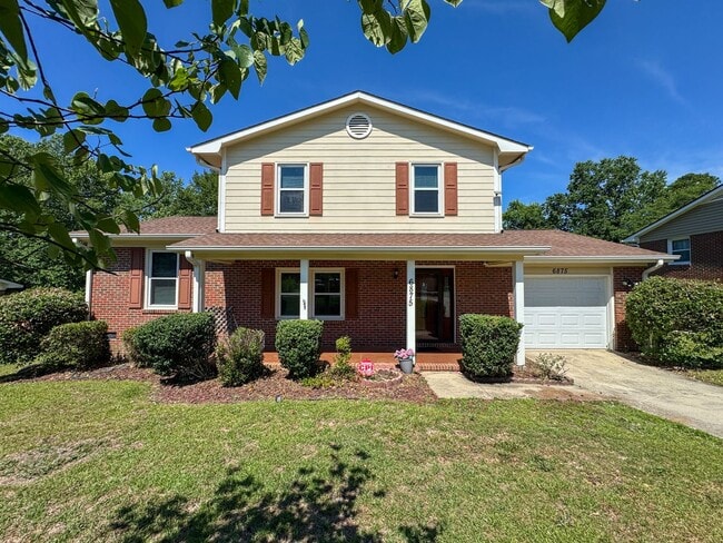 Building Photo - Charming 3 Bed 2.5 Bath Fayetteville Home