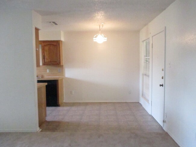 Photo - Cozy 3 Bed 2 Bath Duplex Located In Cul-De...