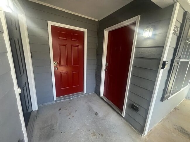 Unidad B - 5787 Summerglen Ln