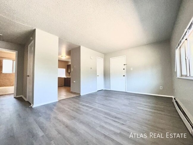 Building Photo - 4319 Dewey Dr Unit 1