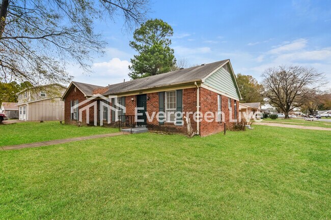 Photo - 3332 Clearbrook St