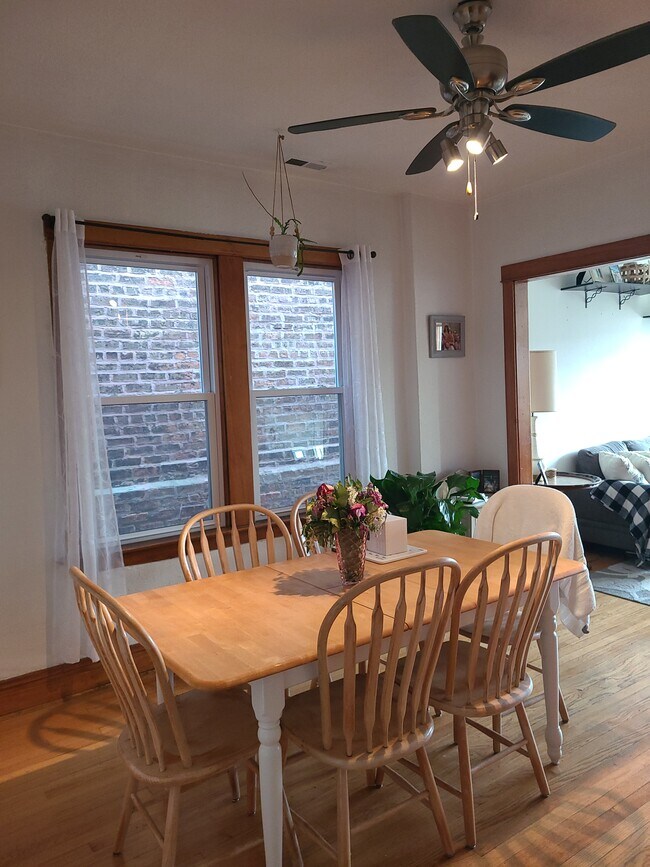 Photo - 2024 W Chicago Ave Unidad 2F