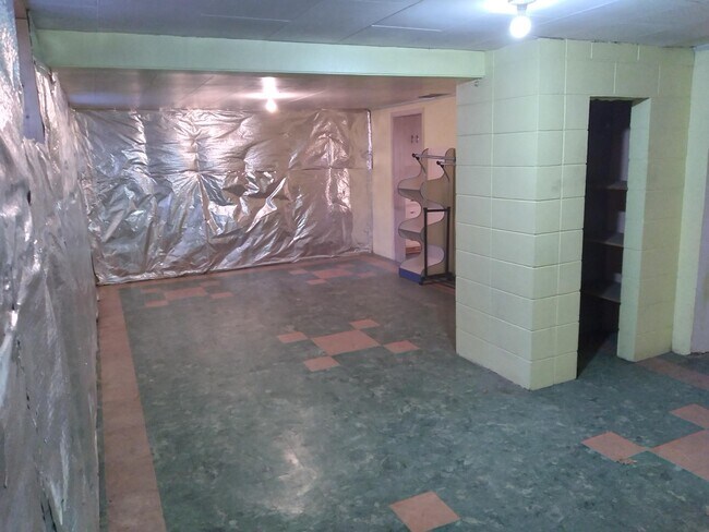 Photo - 946 S 5th St W