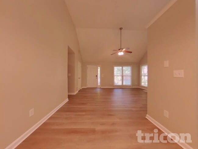 Photo - 450 Amsterdam Way