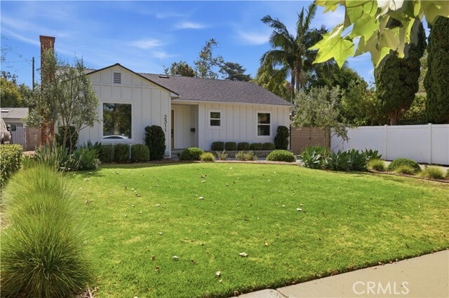 Photo - 2311 Valencia St N