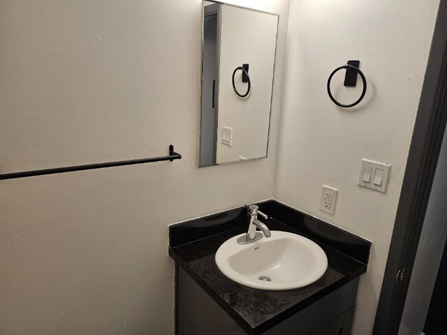 Photo - 617 S 9th St Unidad 11