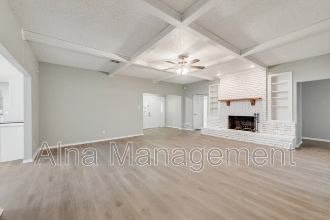 Photo - 1005 Canadian Cir