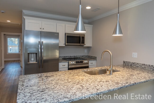 Photo - 804 5th Ave SW