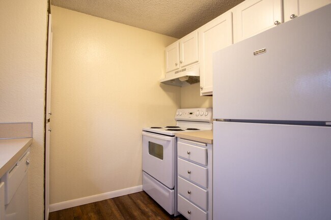 Photo - Spacious 1-Bed Surrounded by Tall Trees & Just Blocks from Popular Multnomah Village! Unit 3912